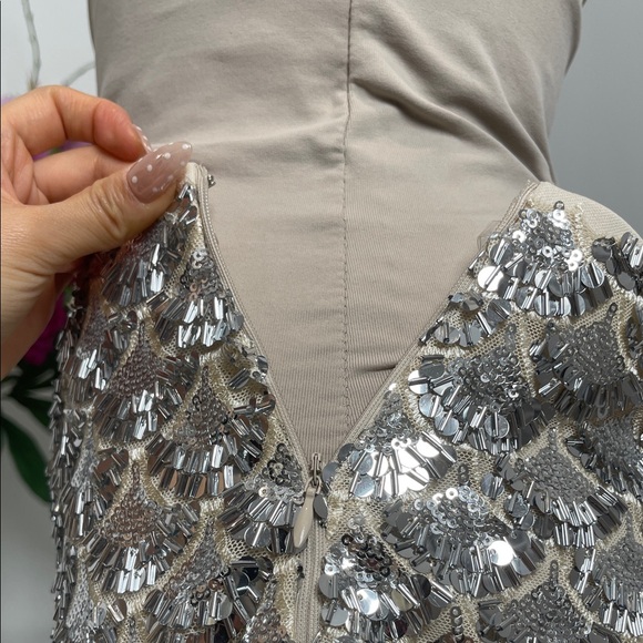 NWT Silver Sequin Mini Skirt, Scalloped Mermaid Shell Pattern - size MEDIUM - Picture 6 of 6